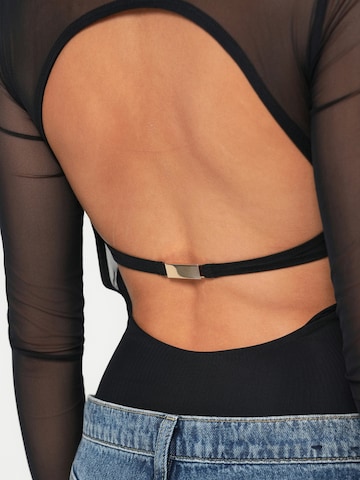 Abercrombie & Fitch Tričko – černá