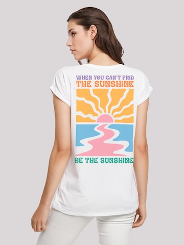 T-shirt 'Be The Sunshine Color' F4NT4STIC en blanc : devant
