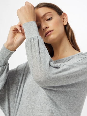 NEW LOOK Shirt 'DEEP HEM BATWING' in Grau