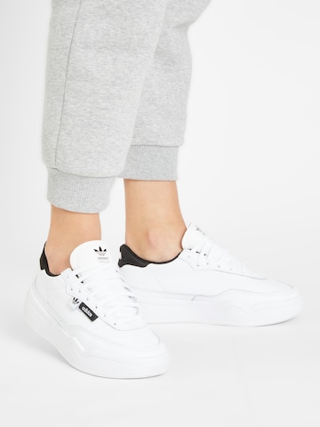 ADIDAS ORIGINALS Sneakers 'Her Court' in White: front