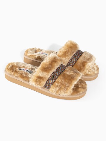 Minnetonka Pantolette 'London' i brun