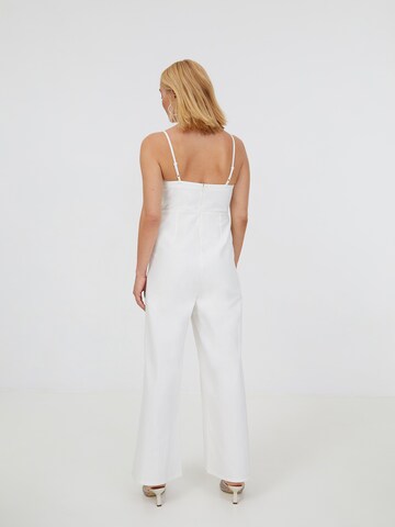 Tuta jumpsuit 'Lea' di ABOUT YOU x Iconic by Tatiana Kucharova in bianco