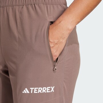 Slimfit Pantaloni outdoor 'Essentials' de la ADIDAS TERREX pe maro