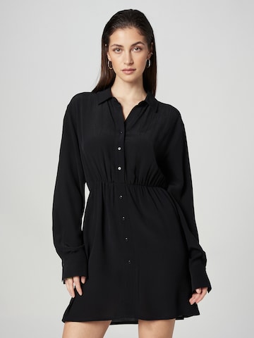 A LOT LESS - Vestido camisero 'Delia' en negro: frente