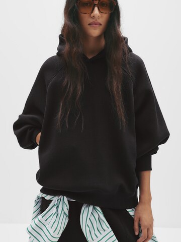 Pull&Bear Суичър в черно: отпред