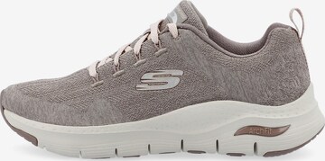 Baskets basses 'Arch Fit' SKECHERS en marron : devant