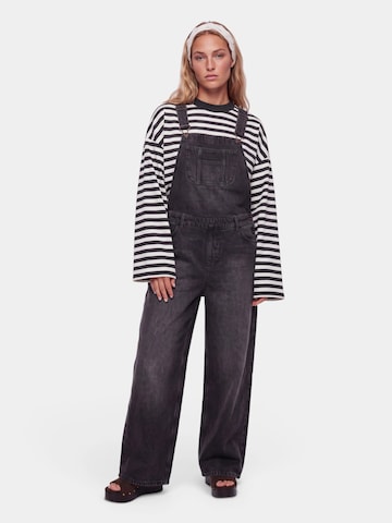 hzl the label Loosefit Latzjeans in Grau: Vorderseite