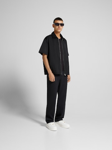 Bershka Regular Fit Hemd in Schwarz