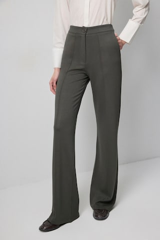 évasé Pantalon Touche Prive en vert : devant