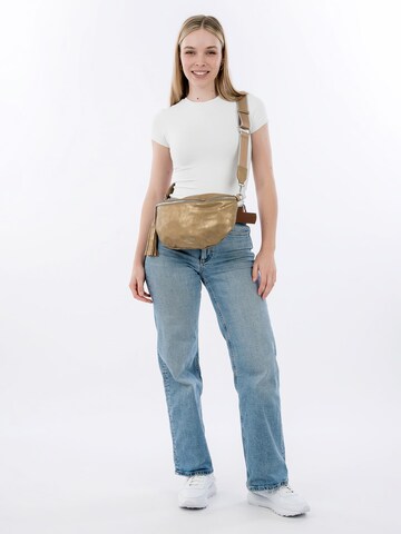 Emily & Noah Schoudertas 'Belli' in Beige