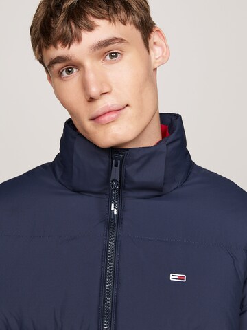 Tommy Jeans Jacke 'ESSENTIAL' in Blau