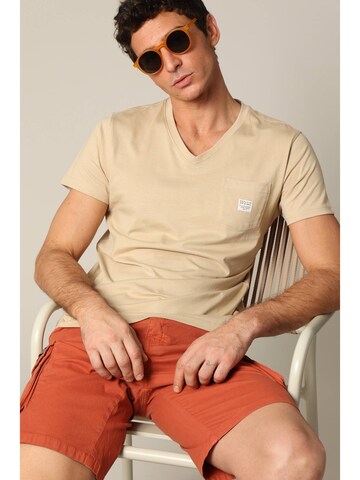 T-Shirt 'Vasito' Deeluxe en beige