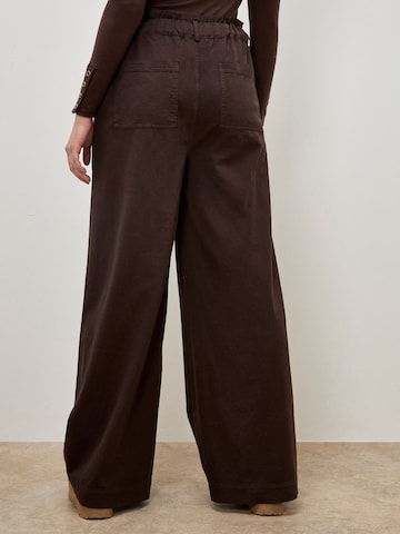 Apricot Loosefit Paper Bag Waist Wide Leg Trousers ' ' in Braun