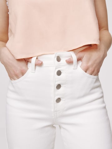 Regular Jean 'Mila' Daahls by Emma Roberts exclusively for ABOUT YOU en blanc