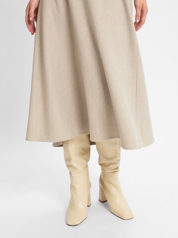 Marie Lund Rok in Beige