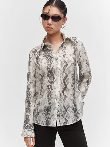 MANGO Blouse in Beige: voorkant