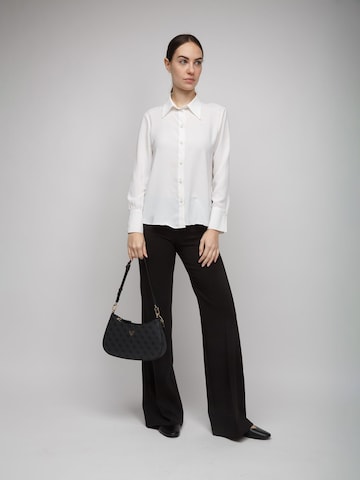 GUESS Schultertasche 'Noelle Ii Top Zip Shoulder Bag'‌‌‌‌‌‌ in Grau: Vorderseite