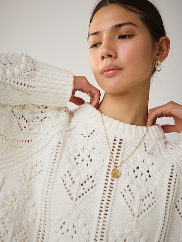 Pulover de la Next pe alb