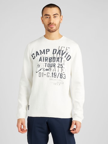 CAMP DAVID Sweater in White: front