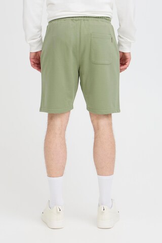 BLEND Regular Shorts in Grün