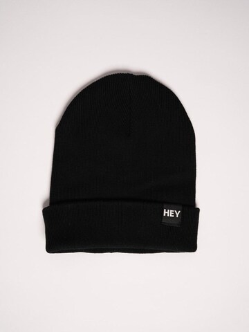 HEY KOLLEGA! Beanie in Black