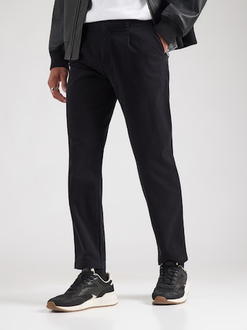 BOSS - Tapered Calças com pregas em preto: frente