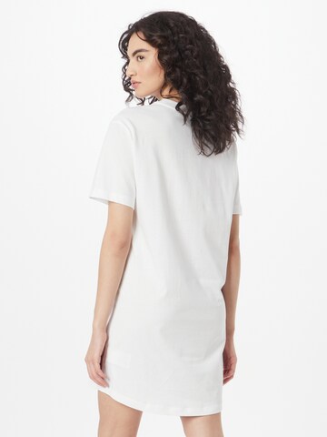 Nike Sportswear - Vestido 'Essential' em branco