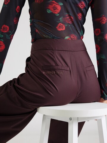 Harper & Yve Regular Pleat-front trousers in Brown