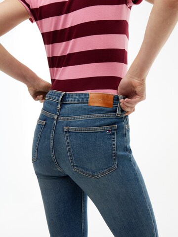 TOMMY HILFIGER - Slimfit Vaquero 'HARLOW ESSENTIAL' en azul