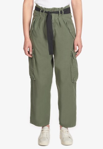 Le Temps Des Cerises Regular Trousers in Green: front