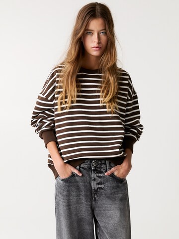 Pull&BearSweater majica - smeđa boja: prednji dio