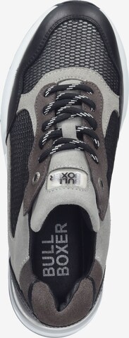 BULLBOXER Sneaker in Grau