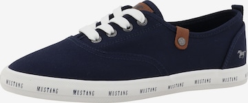 Baskets basses MUSTANG en bleu : devant