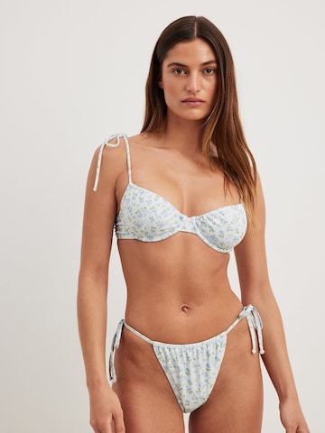 NA-KD Bikinihose in Weiß: Vorderseite