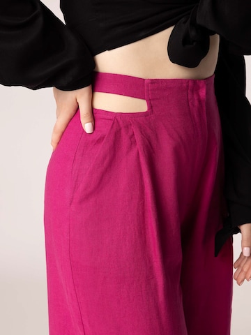 Loosefit Pantaloni di Laurella in lilla