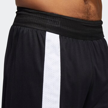 Loosefit Pantaloni sportivi di ADIDAS SPORTSWEAR in nero