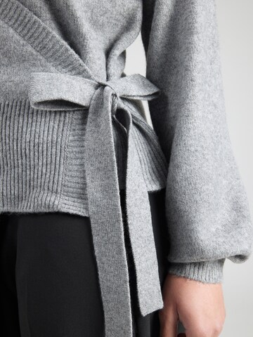 PIECES Strickjacke 'PCMALOU' in Grau