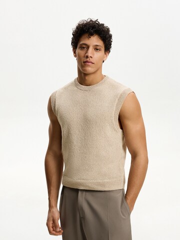 Bershka Slipover in Beige: front