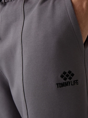 Tommy Life Regular Jogginghose in Grau