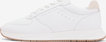 TOMMY HILFIGERNiske tenisice 'Newport' - bijela boja: prednji dio