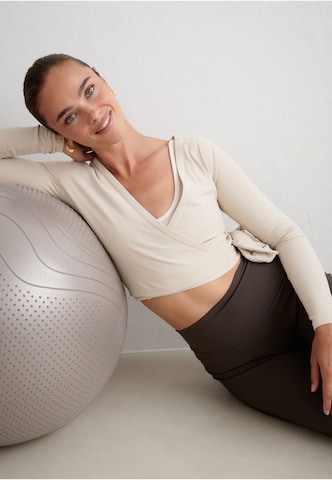 Aim'n - Blusa funcionais em bege