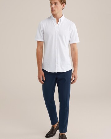Coupe slim Chemise WE Fashion en blanc