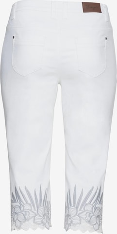 SHEEGO Slimfit Jeans in Weiß