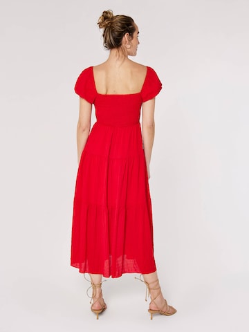 Apricot Kleid in Rot