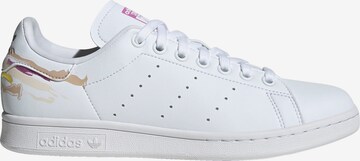 balts ADIDAS ORIGINALS Zemie brīvā laika apavi 'Thebe Magugu Stan Smith'