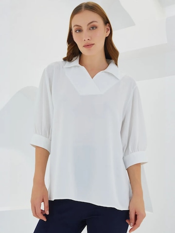 Bigdart - Blusa em branco: frente