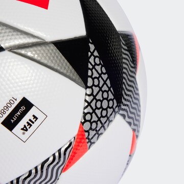 ADIDAS PERFORMANCE Ball in White