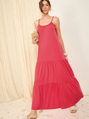 Robe Friends Like These en rose