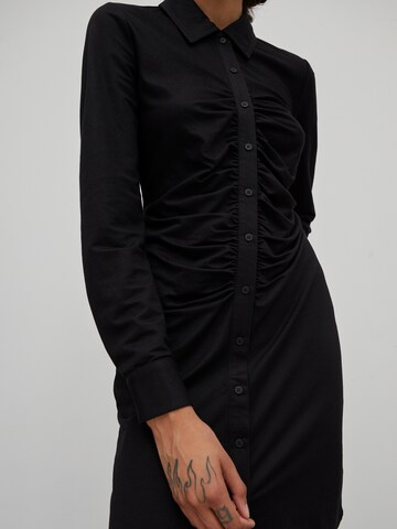 Robe-chemise 'Amina' EDITED en noir