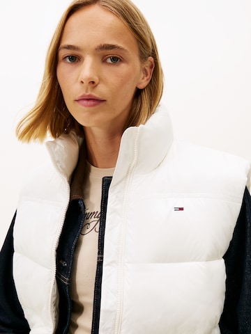 Vestă 'ESSENTIAL' de la Tommy Jeans pe alb